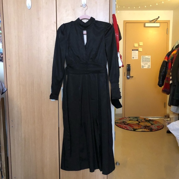 WAYF Black Dress 🖤 - Picture 7 of 9